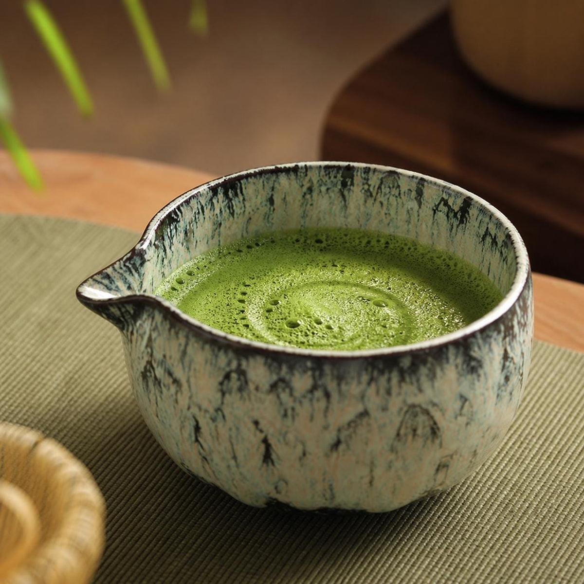 Set à matcha vert clair moucheté avec passoire