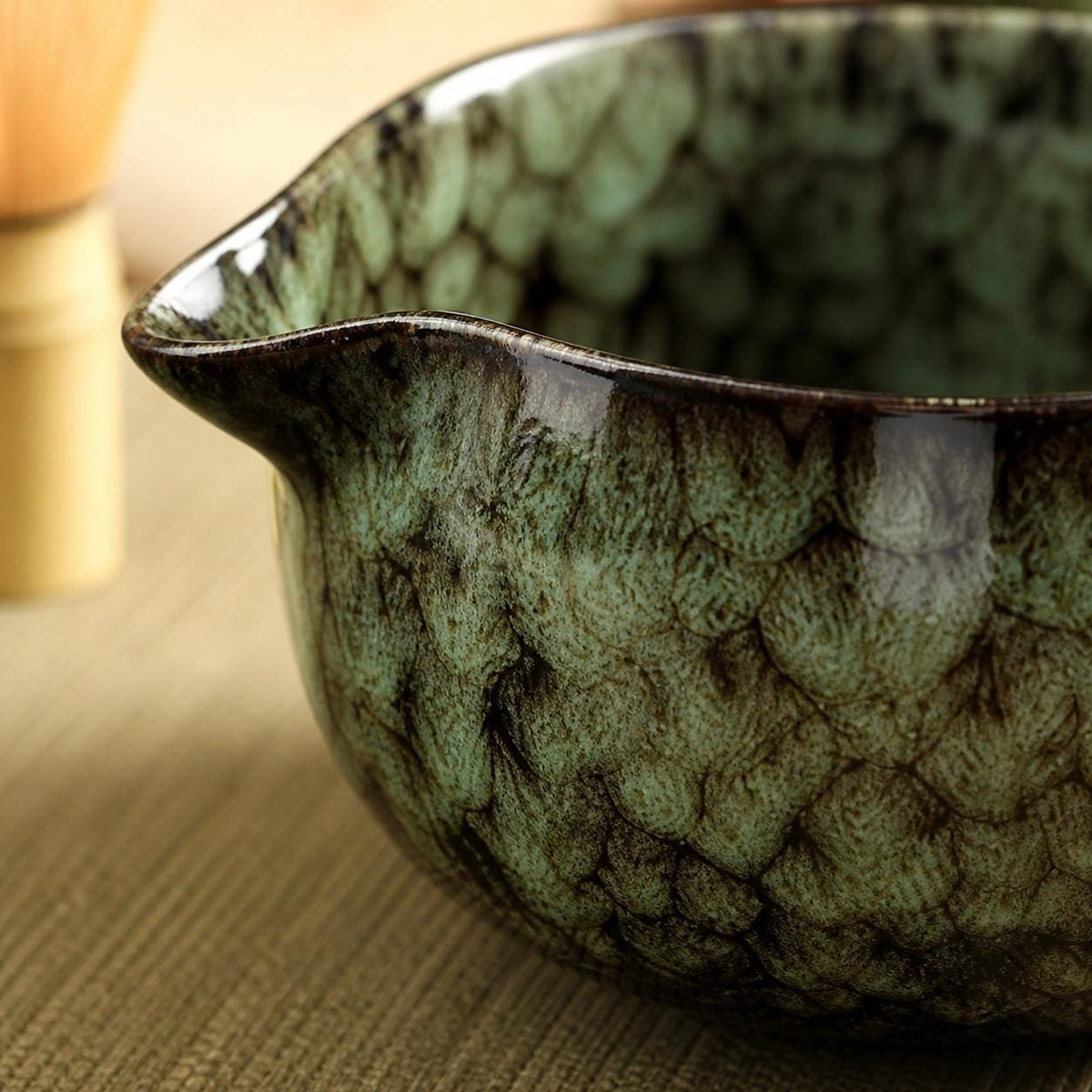 Set à matcha vert et noir moucheté avec passoire