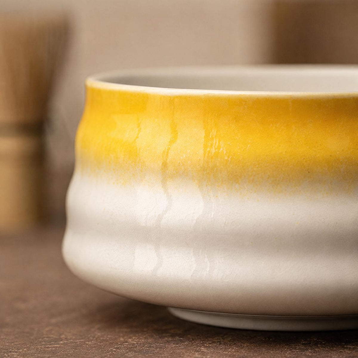 Set à matcha jaune et blanc