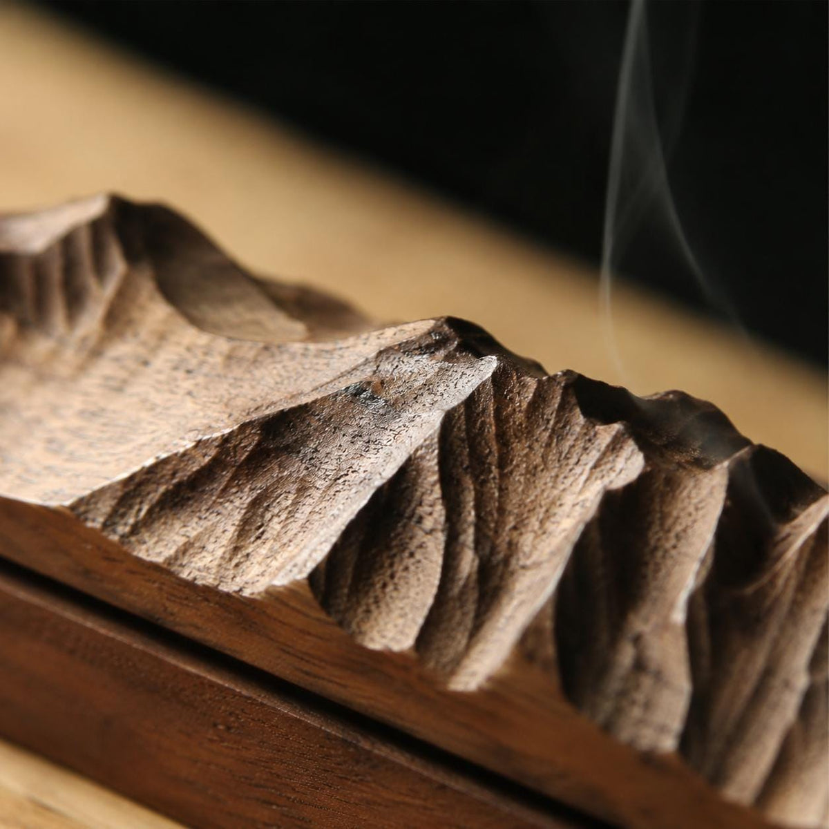 Porte-encens relief de montagnes en noyer