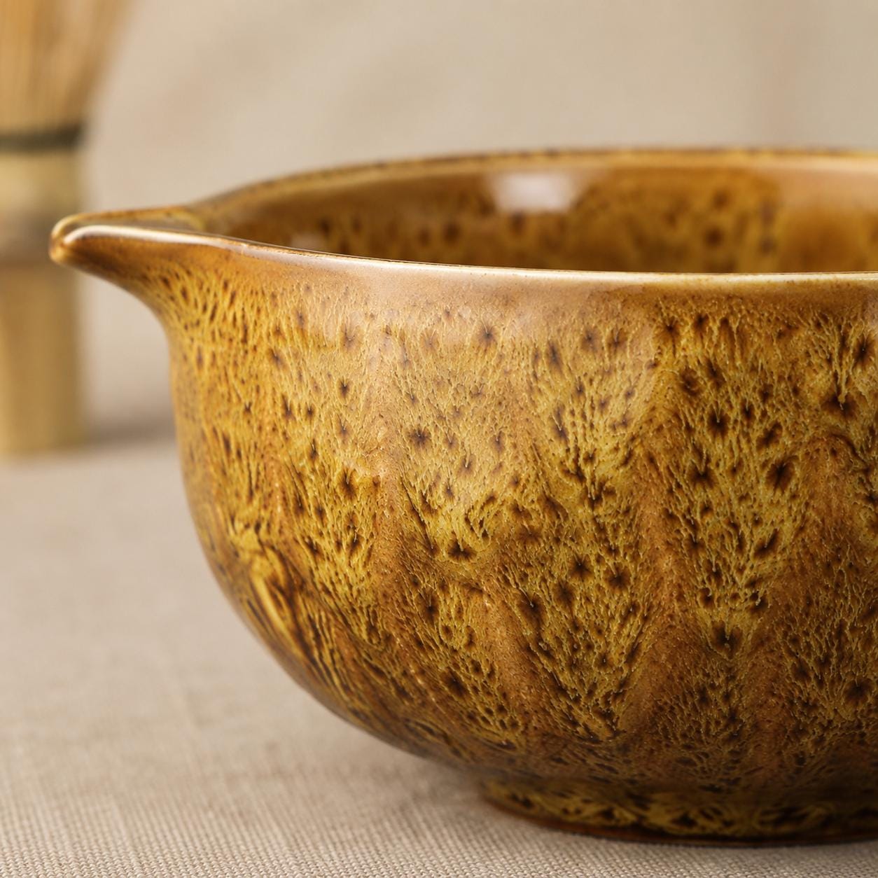 Ensemble de bols à matcha en céramique - Service à thé artisanal moderne pour une préparation quotidienne sereine