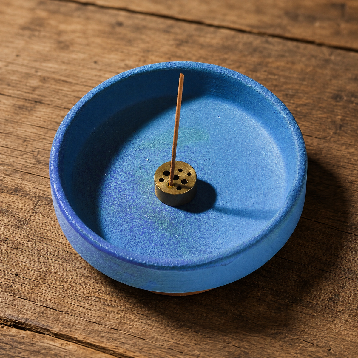 Porte-encens sur pied en céramique émaillée bleu céruléen avec support pour bâton d’encens